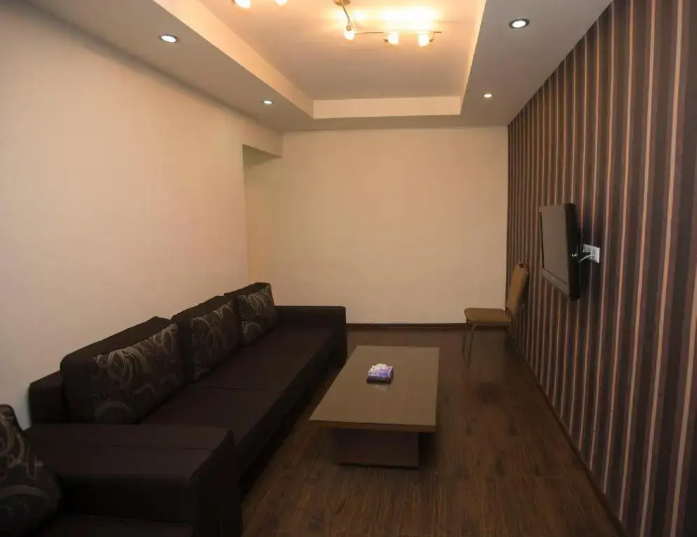 Отель Цахкаовит