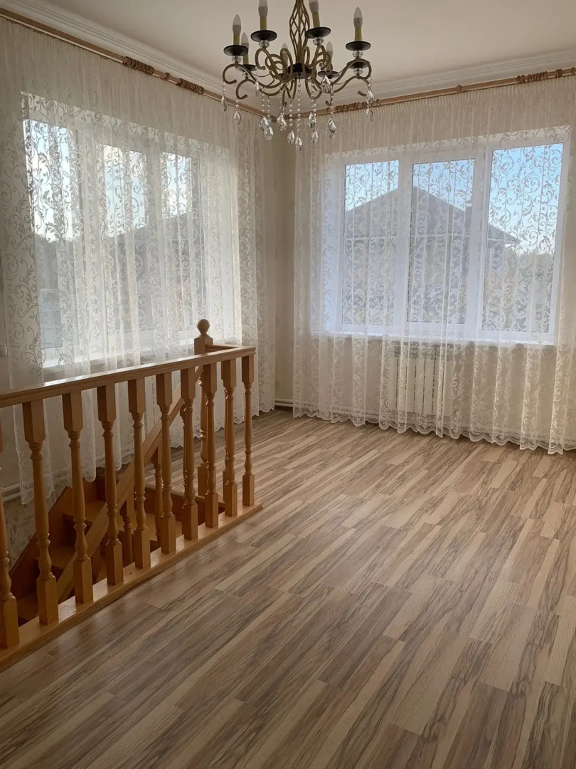 Частный Дом Двухэтажный с Бассейном