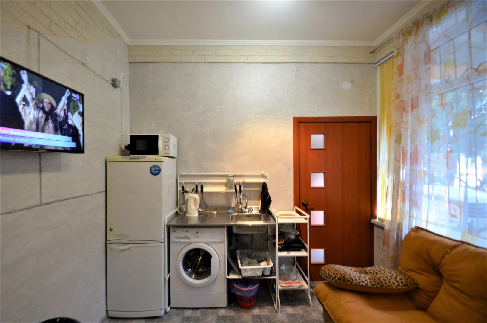 Апартаменты Статус на Кирова 10 в Ялте 1