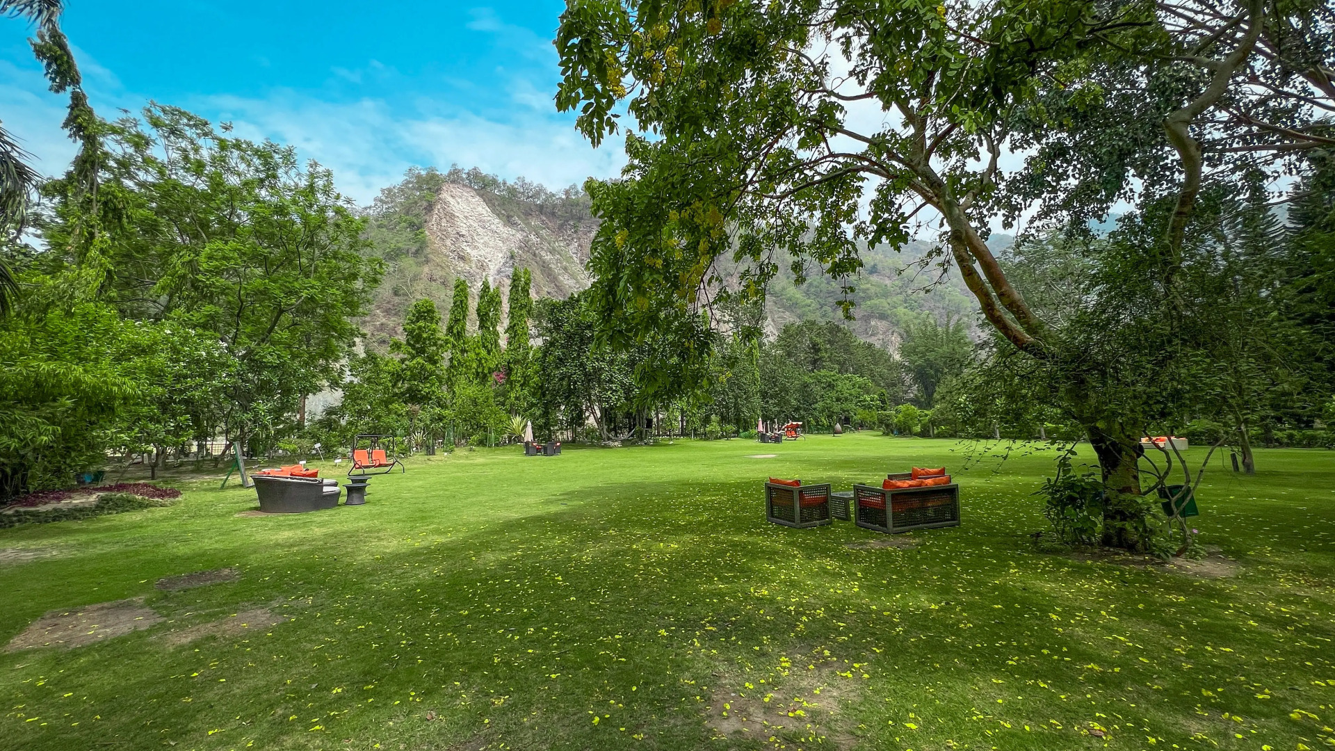 Отель The Solluna