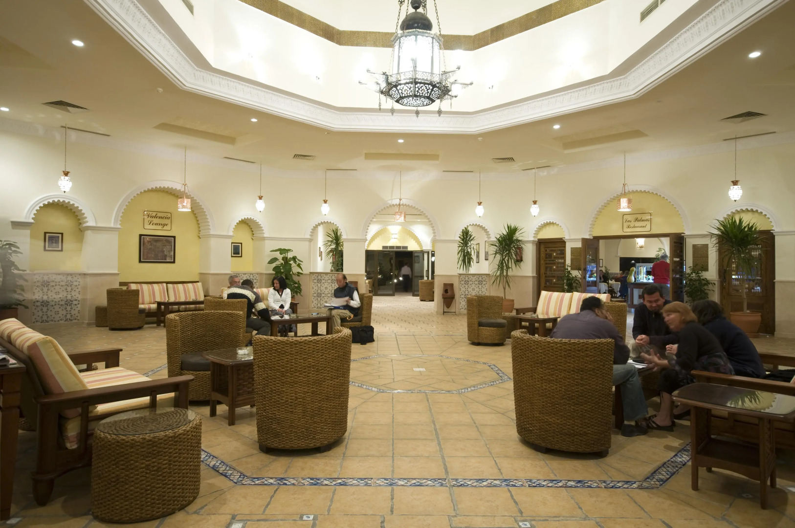 Курортный отель Flamenco Beach and Resort