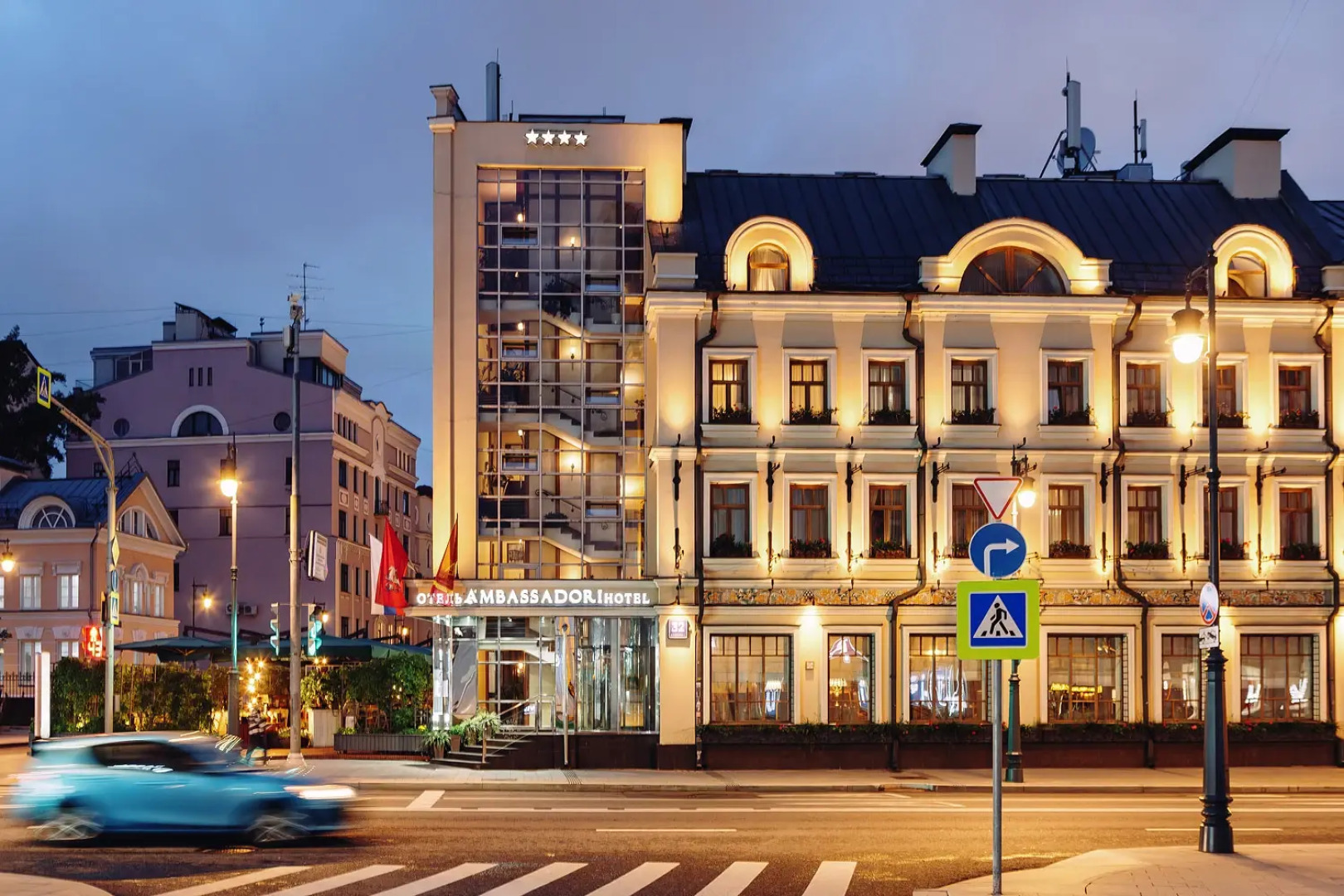 Отель Амбассадори