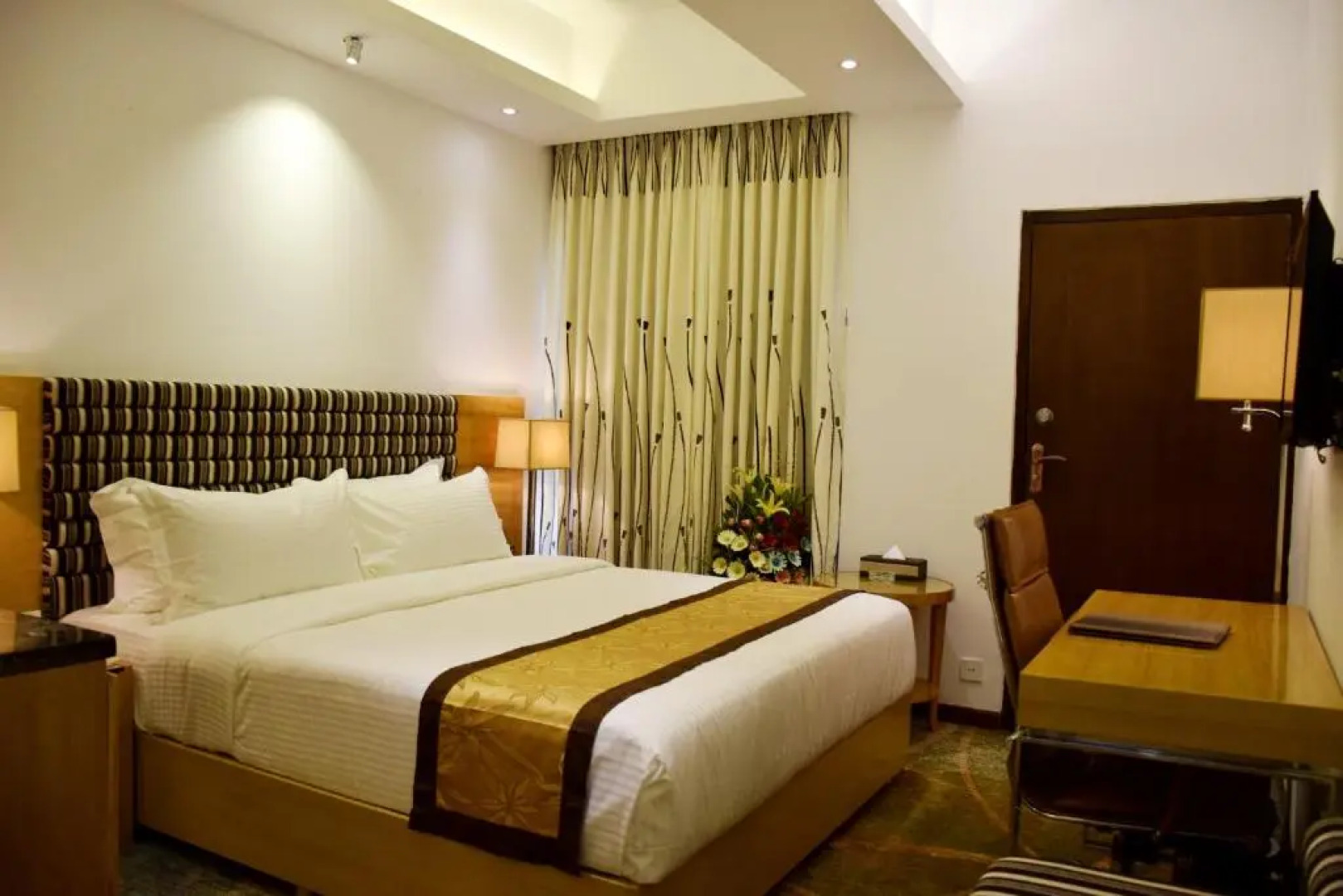 Отель Bengal Canary Park