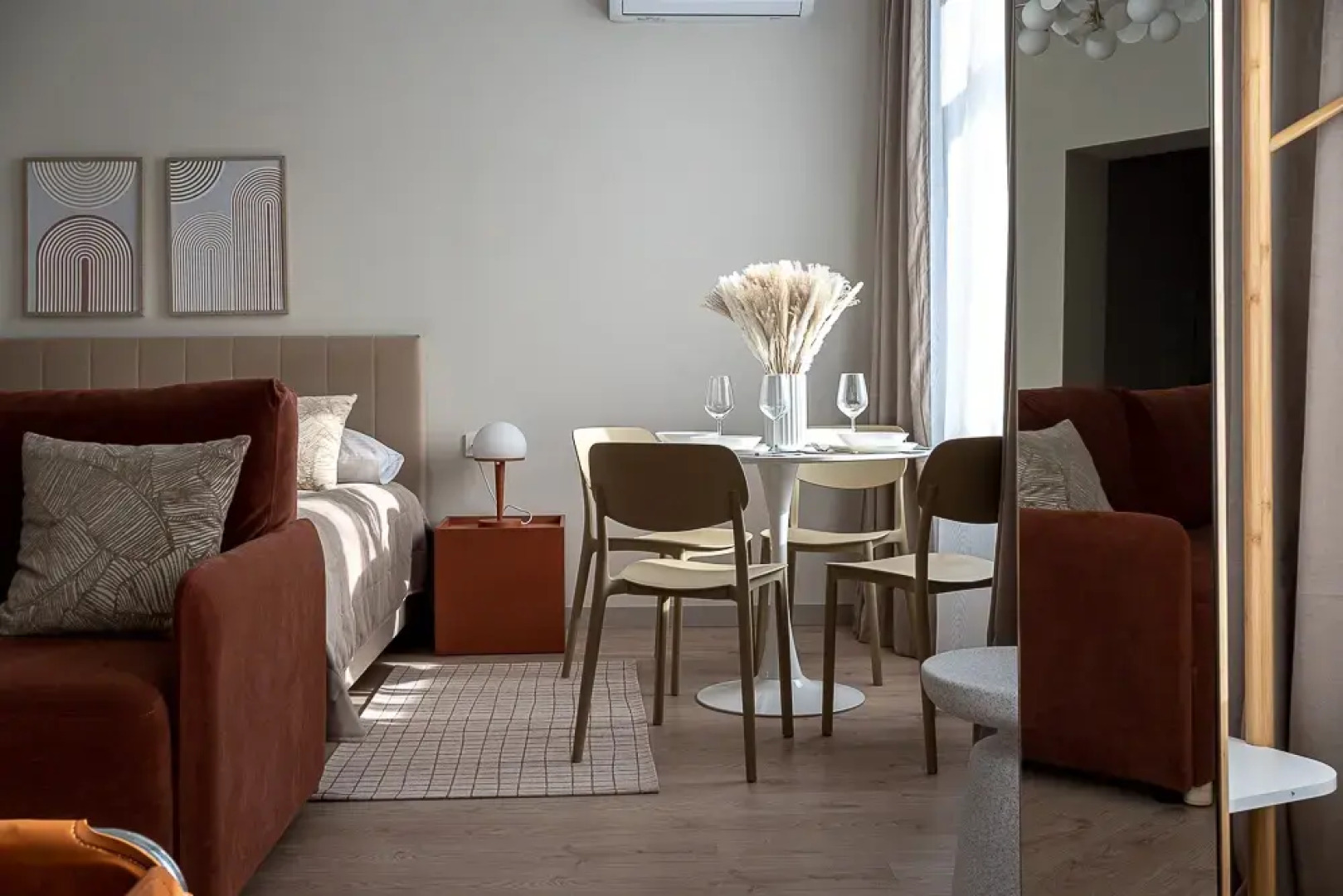 Апартаменты с дизайнерским ремонтом на центральной улице (до 4х гостей)