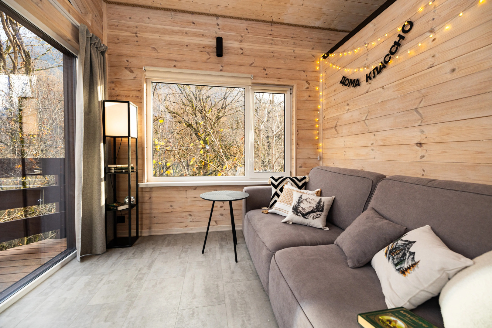 Частный дом Домик в лесу