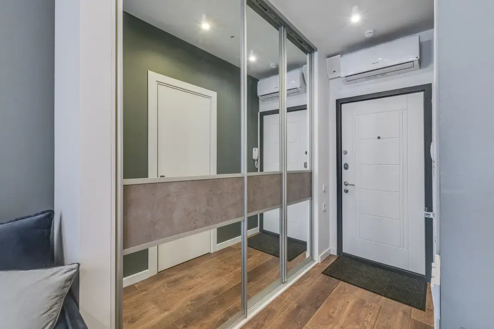Апартаменты Улучшенные с Балконом и Видом на Парк Business Apartments