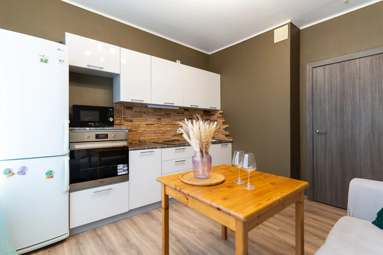 Апартаменты Stepanenkov Двухкомнатные с балконом на Колмогорова 73/4