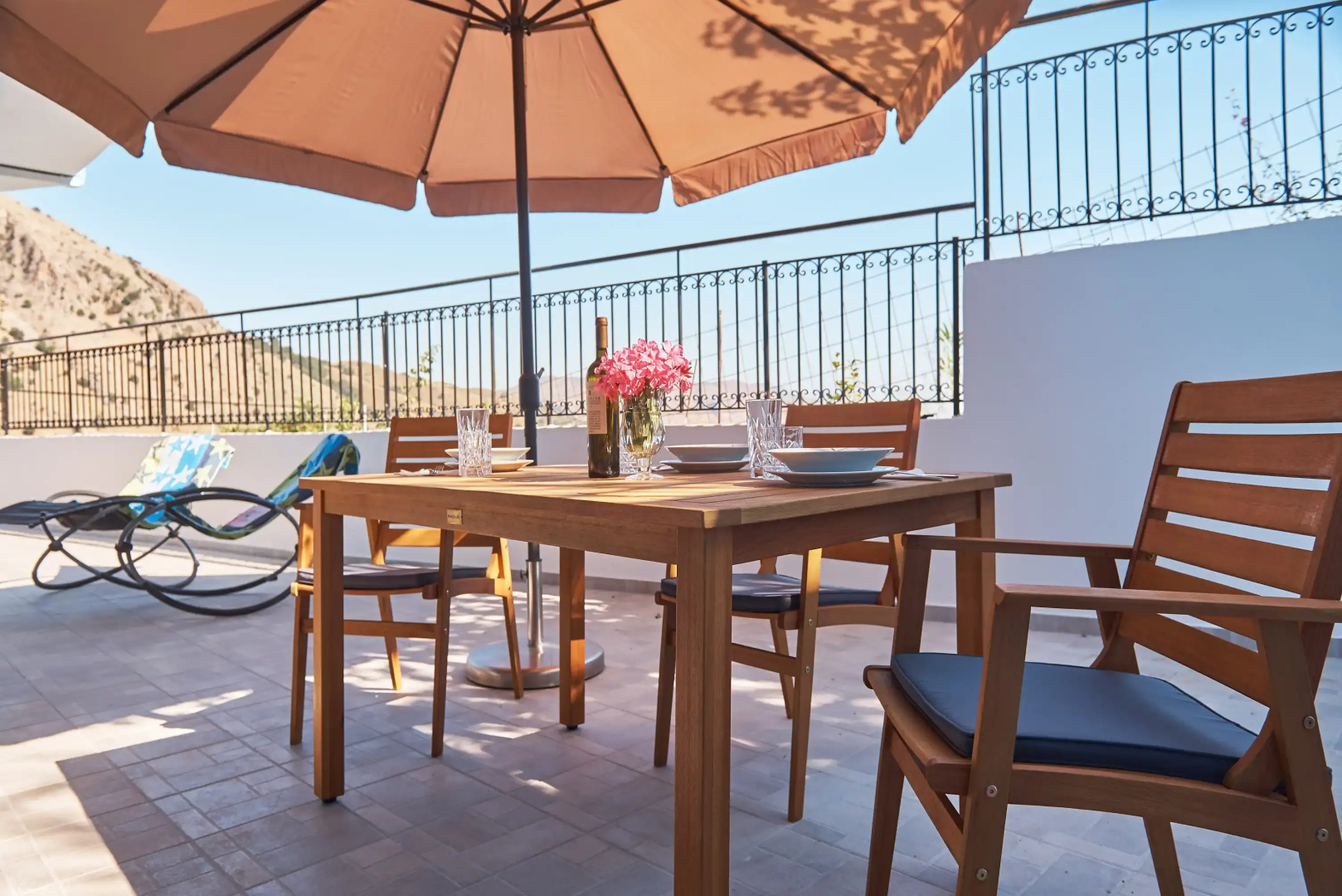 Отель Lake View Suites