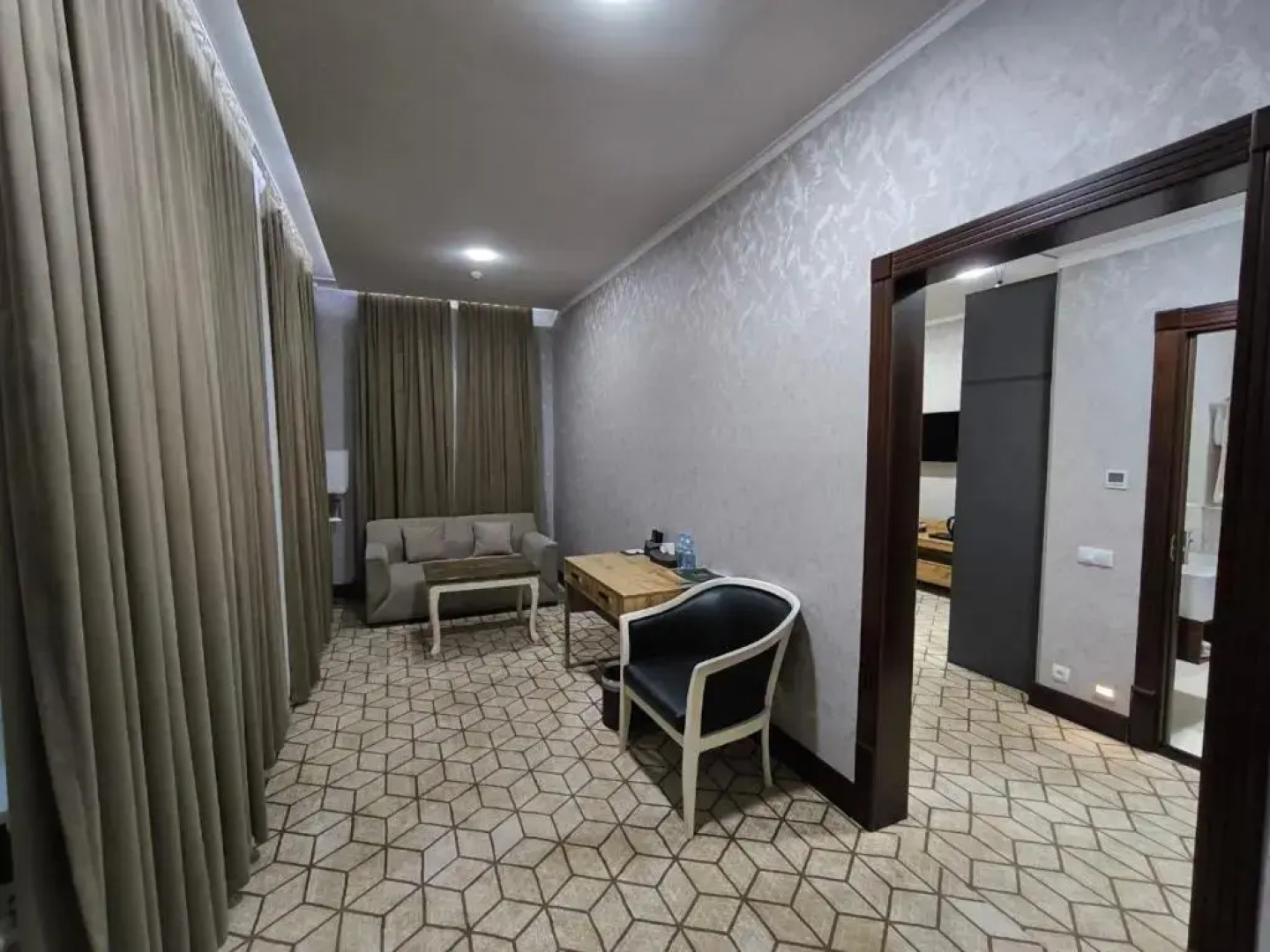 Отель Zarafshon Grand