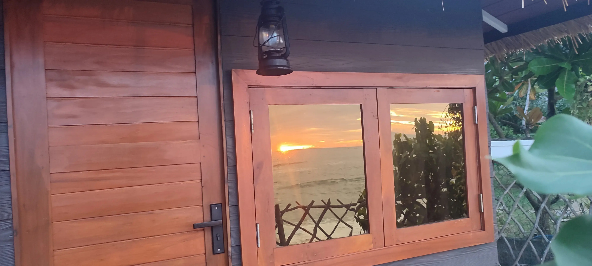 Мини-отель Tomorrowland Beach Villas & Fisherman's Wharf Restaurant