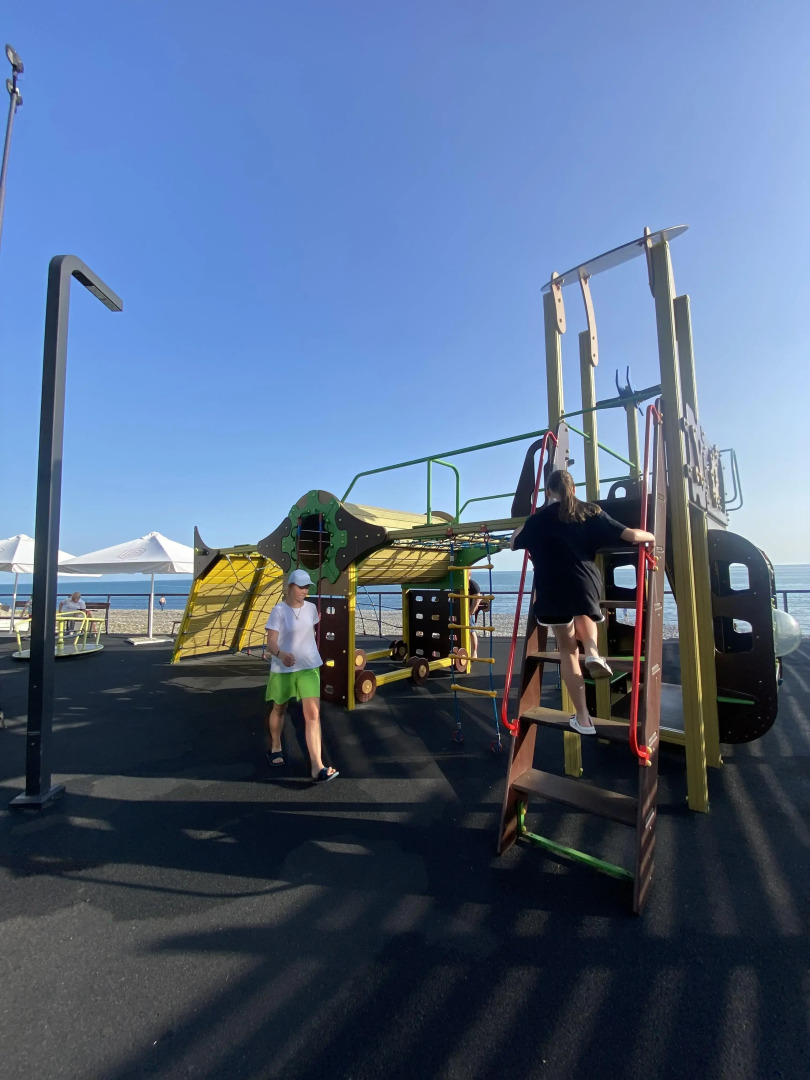 U Morya Luchezarnyij Apartments