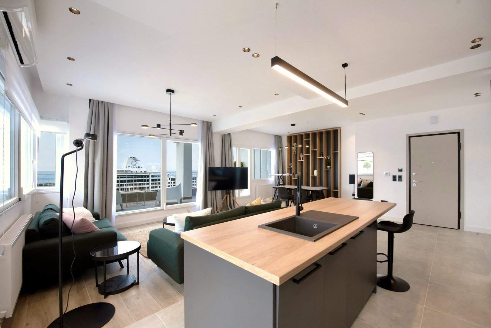 Апартаменты Oddity Seafront Penthouse