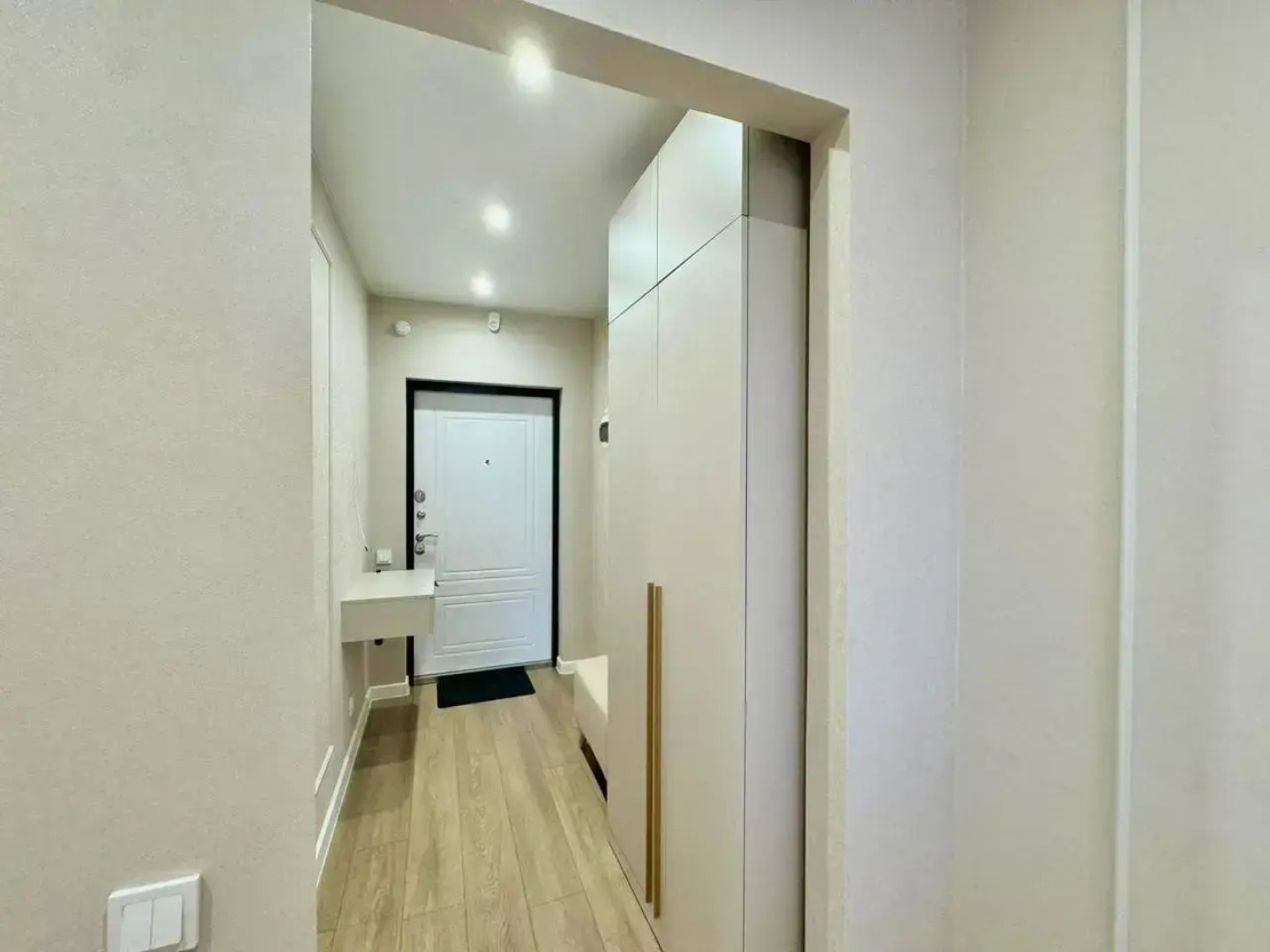 Квартира Поделам Дизайнерская на 14 этаже у арены Трактор