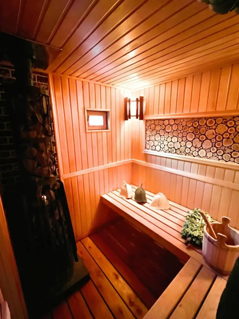 Частный дом Загородный комплекс на берегу реки с баней