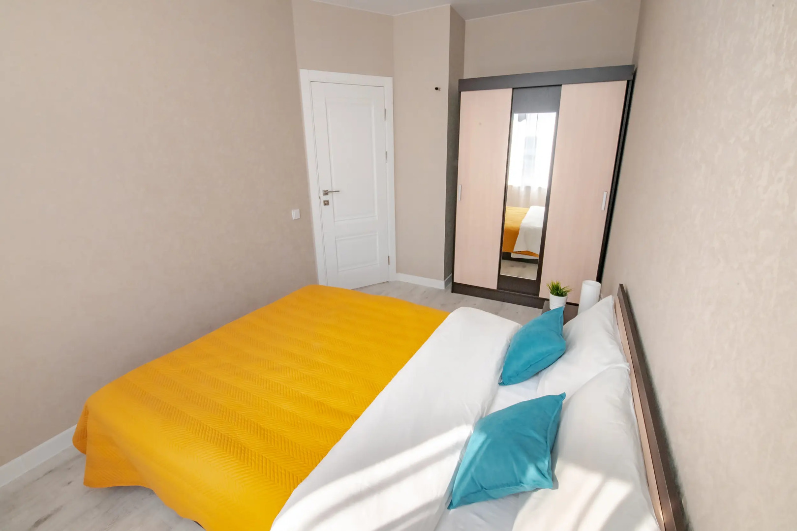 Апартаменты TopHouse на Брянской 18 двухкомнатные