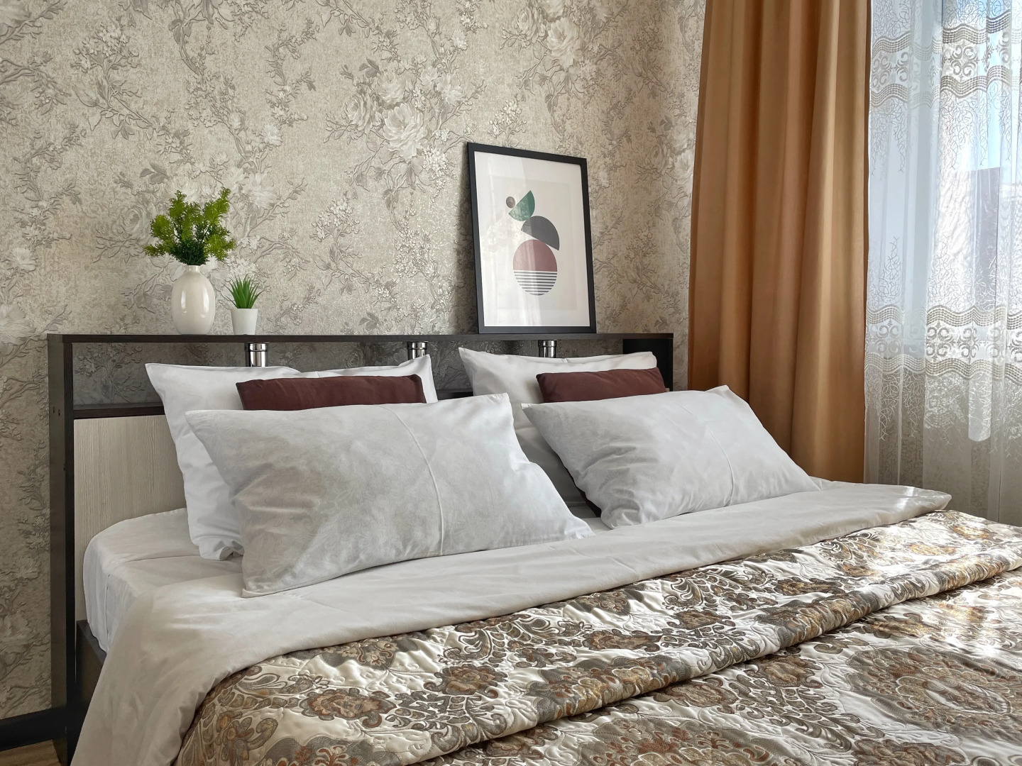 Двухкомнатные Апартаменты Люкс  на 9 человек в курортной зоне Ессентуков