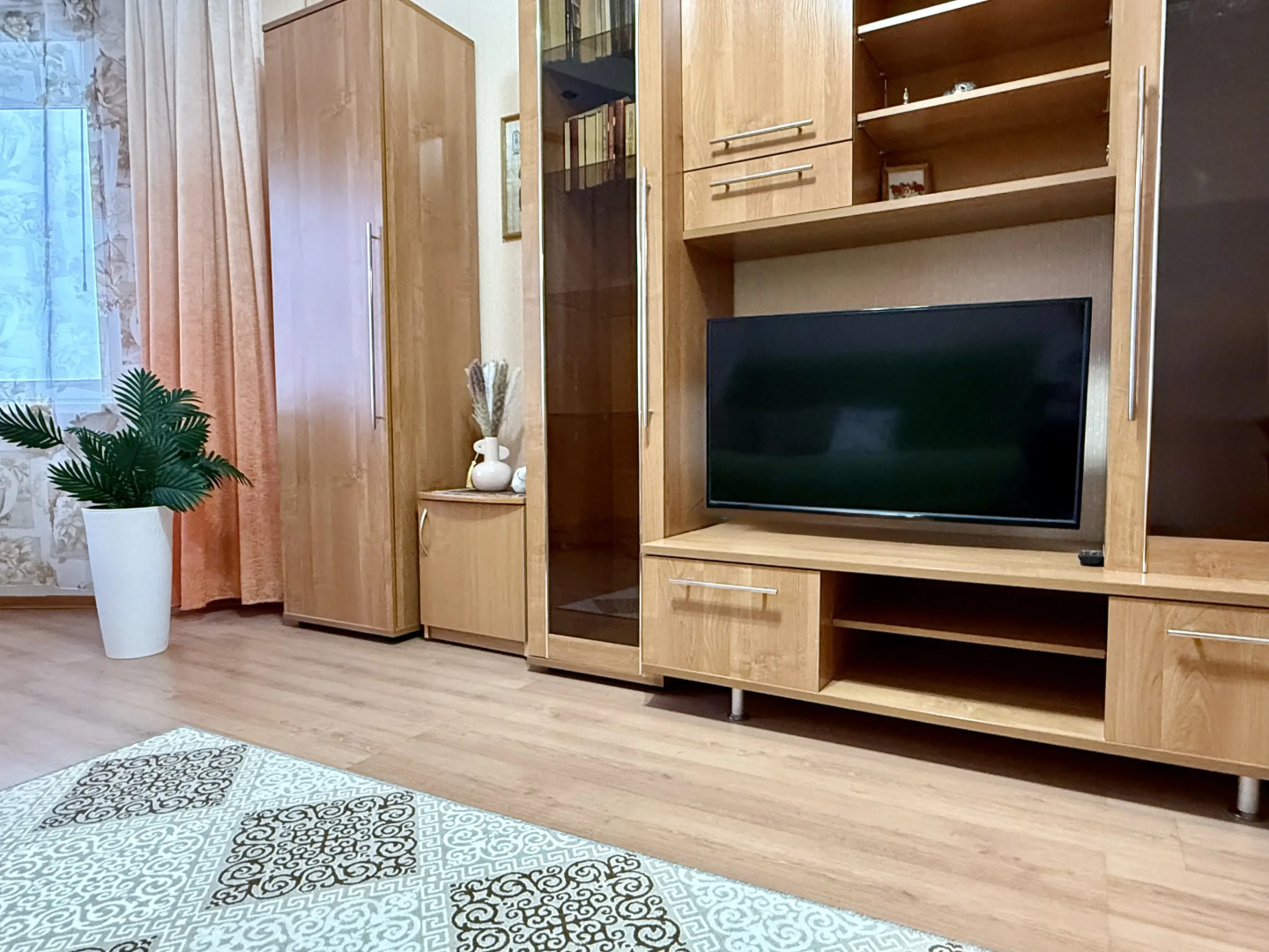 Квартира Двухкомнатная Your Home