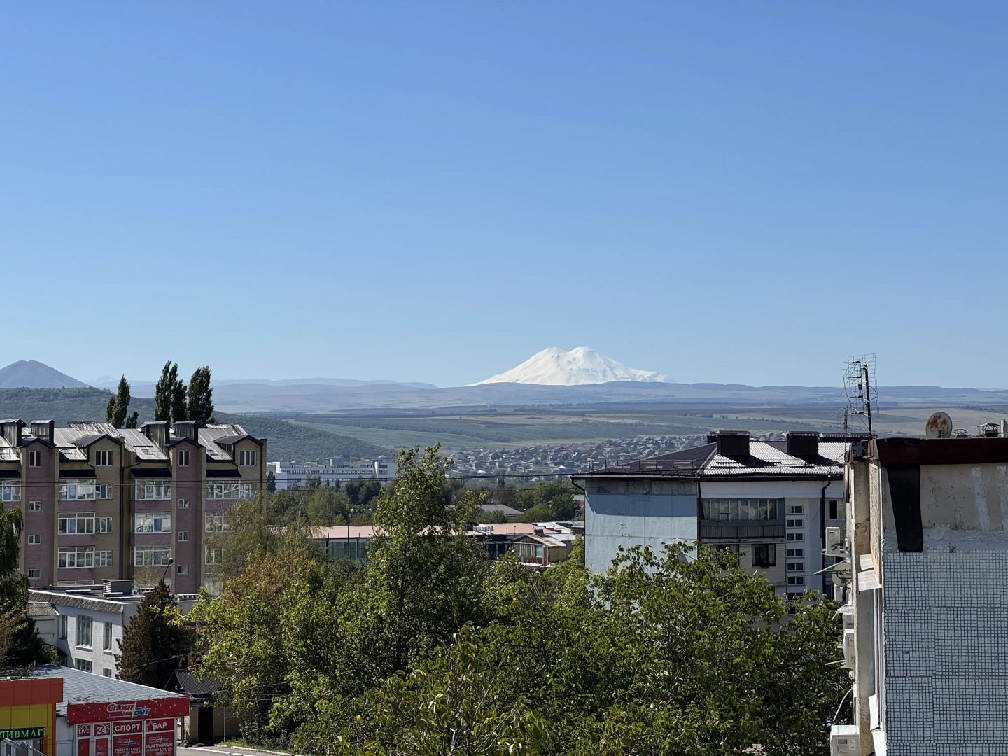 Апартаменты Уютная светлая 2-комнатная квартира с видом на Машук