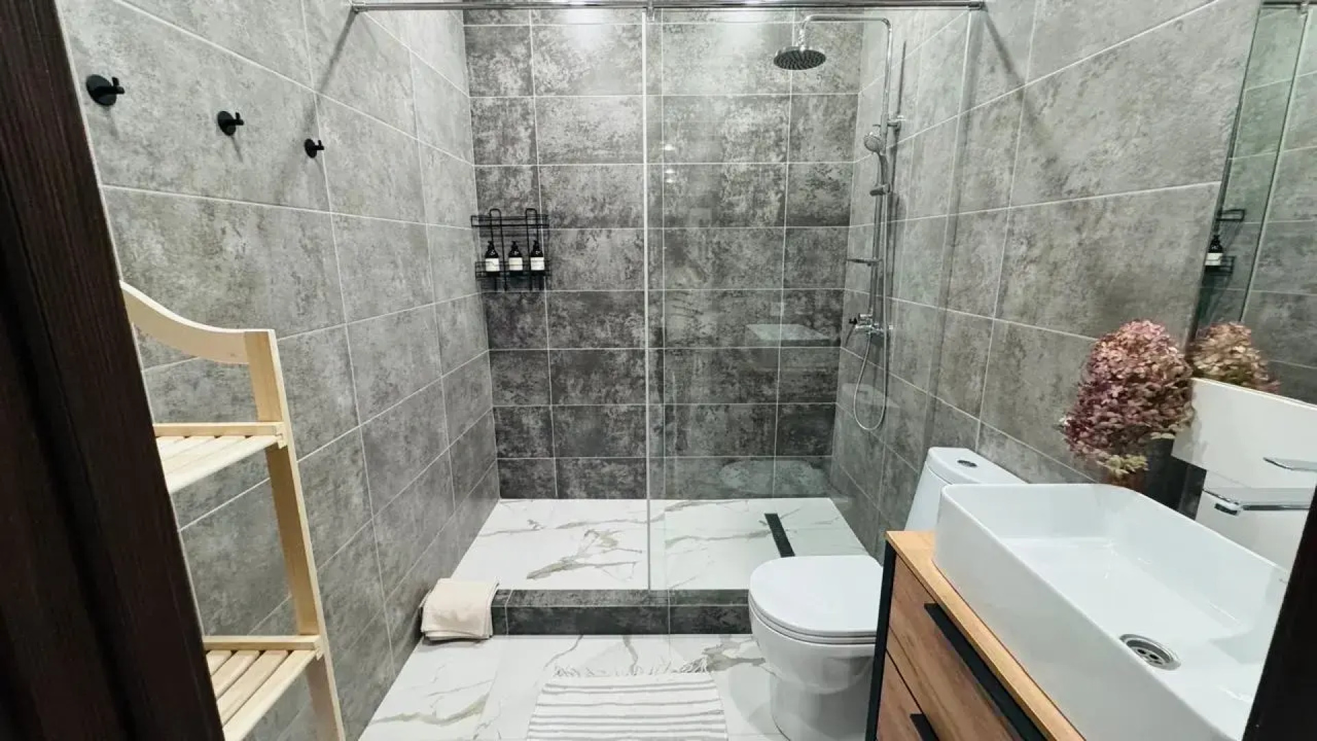 Гостевой дом LakeSide Big House