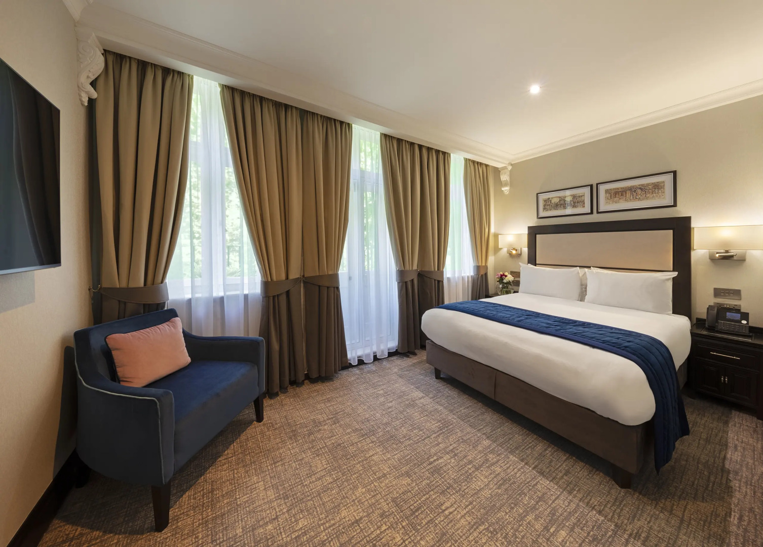 Wellington Hotel by Blue Orchid