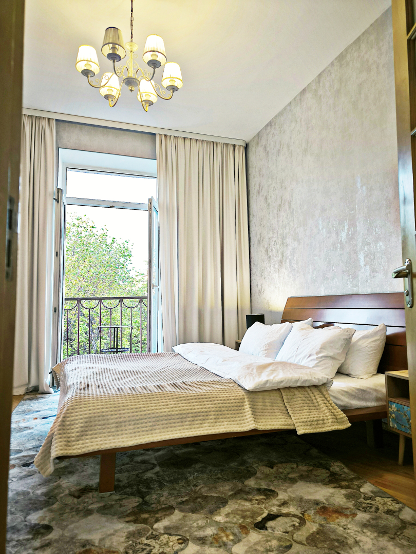 Апартаменты Центр Легендарный Дом под Шпилем | Огромная Трёшка