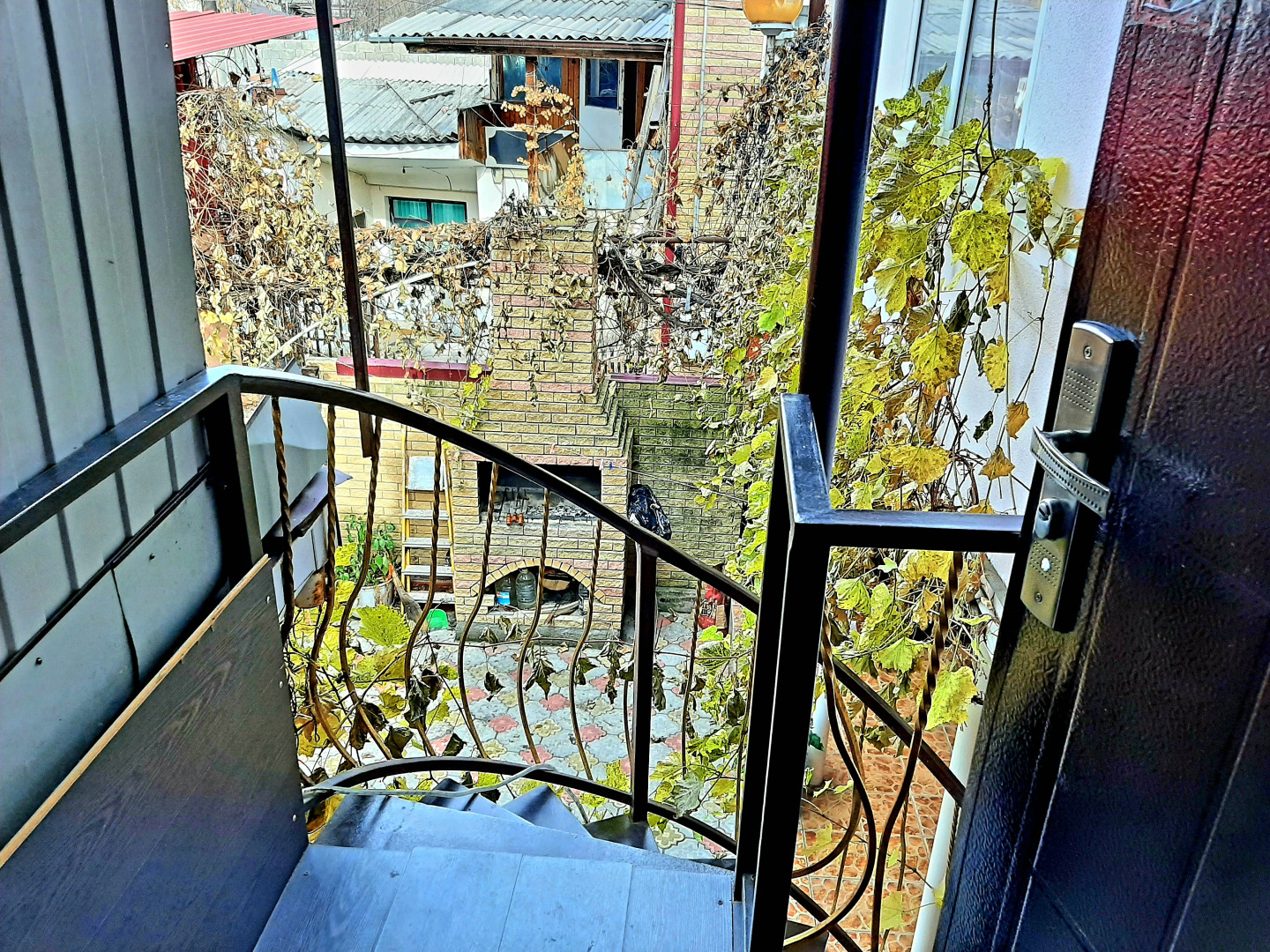 Квартира двухкомнатная на втором этаже