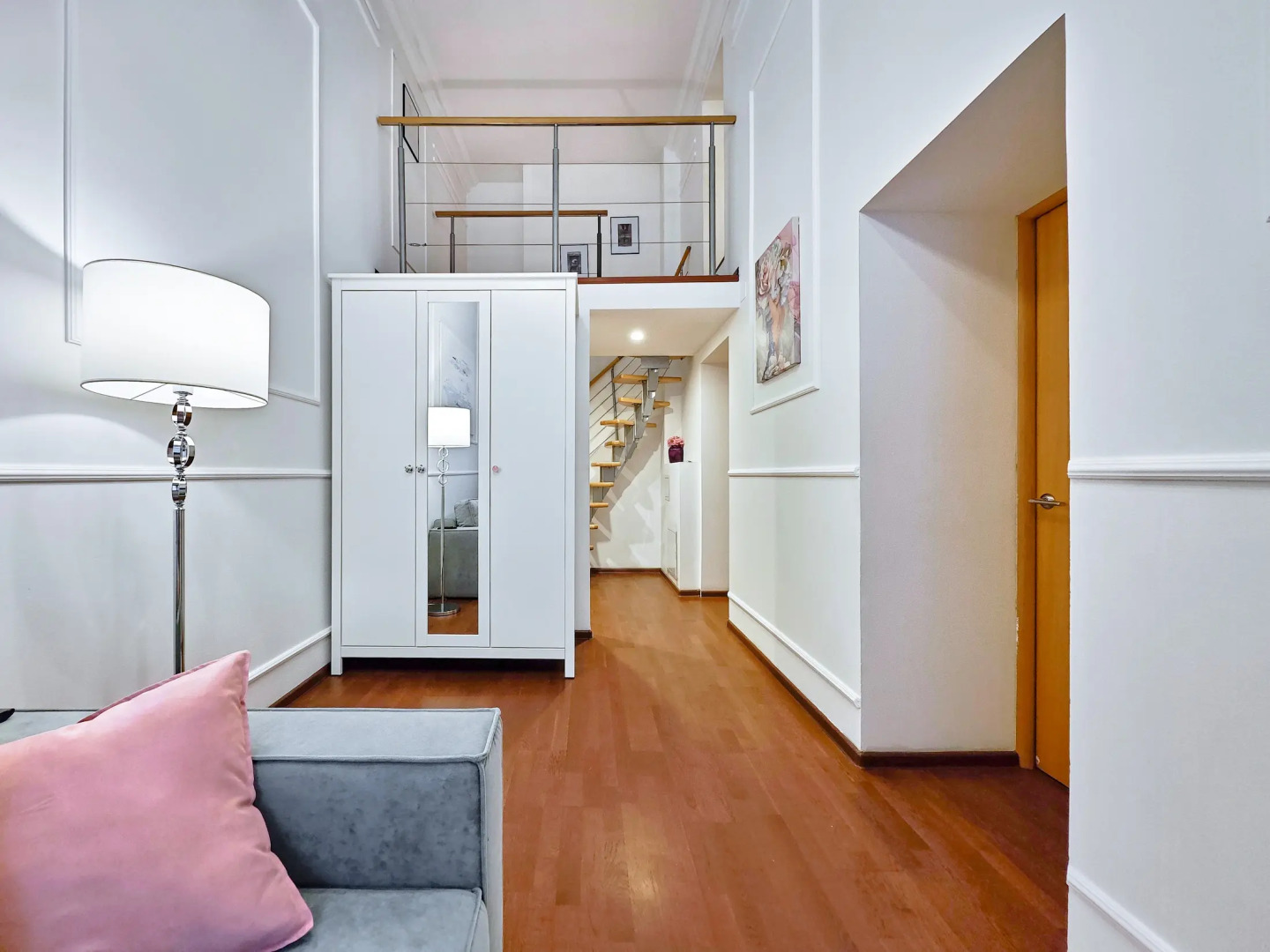 Апартаменты Невский 18 Николь и Мишель