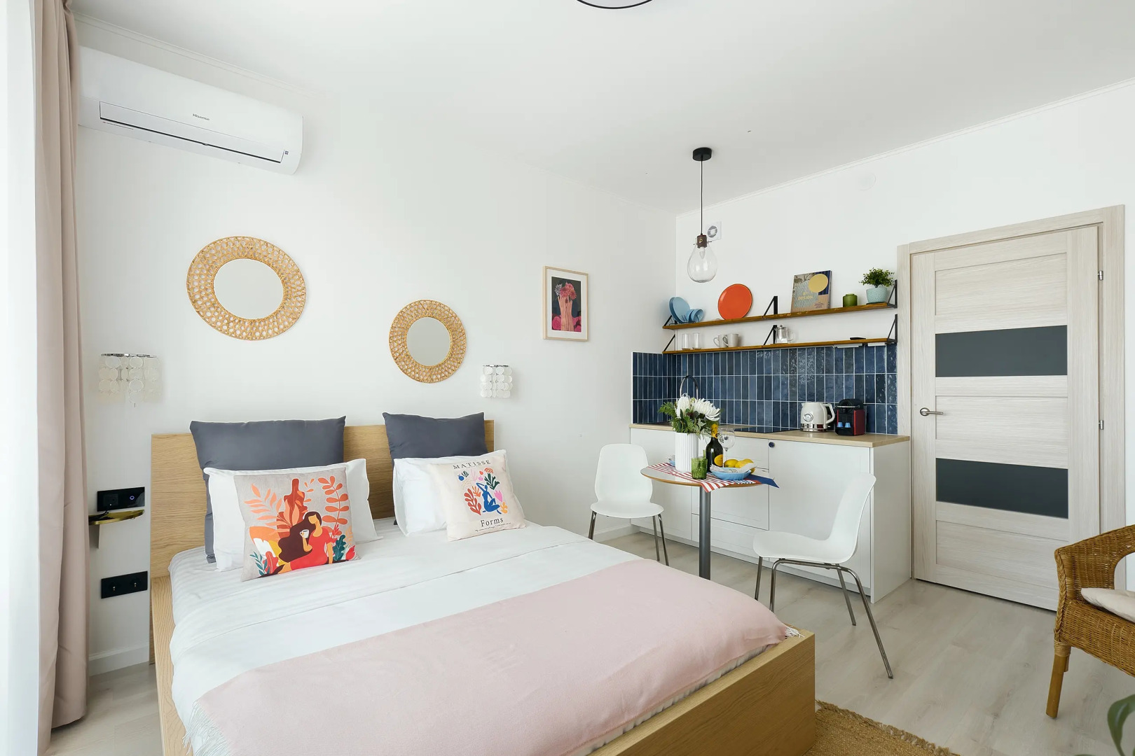 Апартаменты F-Apart с видом на небоскрёб Лахта в стильном интерьере