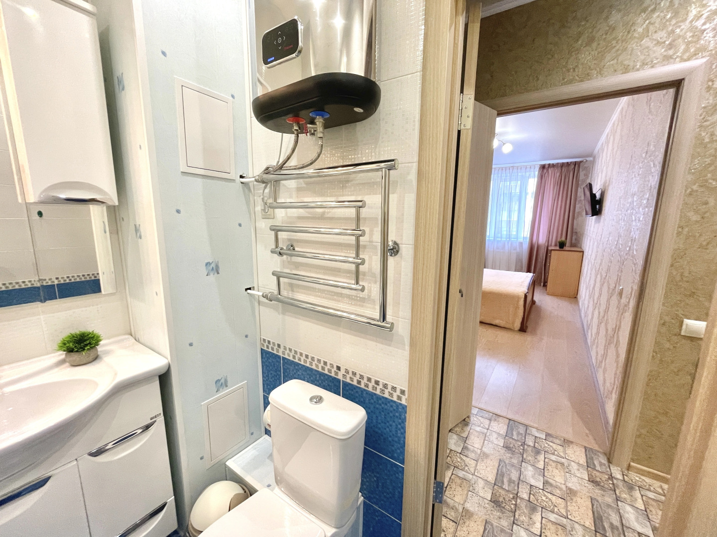 Апартаменты двухкомнатные в Центре Города на 5 этаже (рядом с набережной р. Волга) у ул. Арцыбушевская, 204