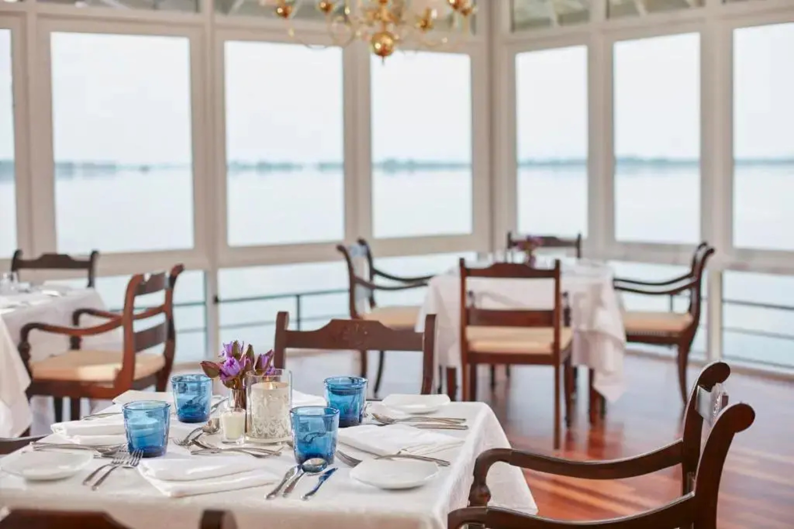 Отель EKHO Lake House - From Colonial Bungalow to Royal Retreat