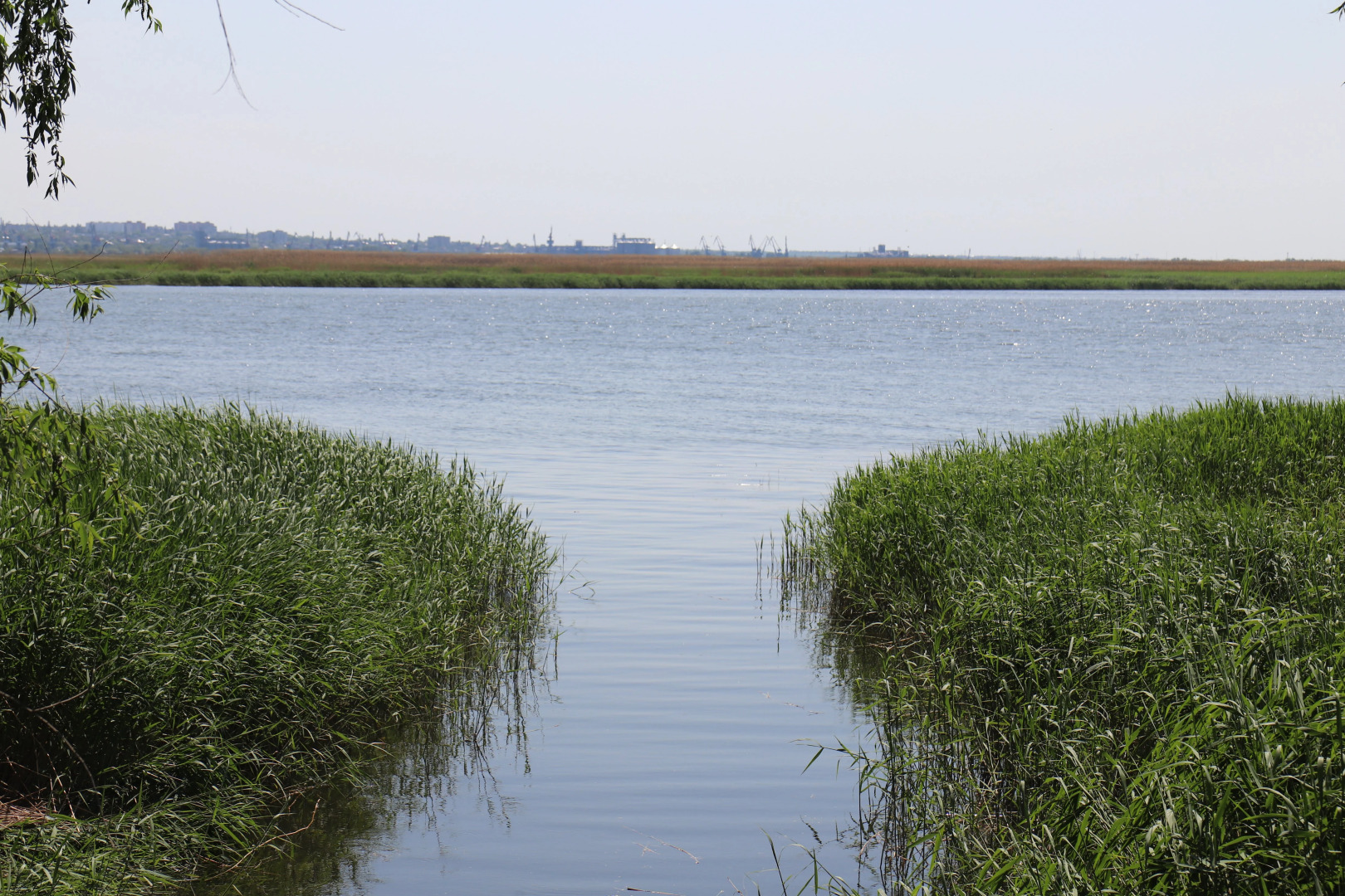 Частный Дом Шале  Pinebrook  Круглогодично Утопающий в Зелени с Сезонным Бассейном, для Семейного Отдыха у Реки Дон