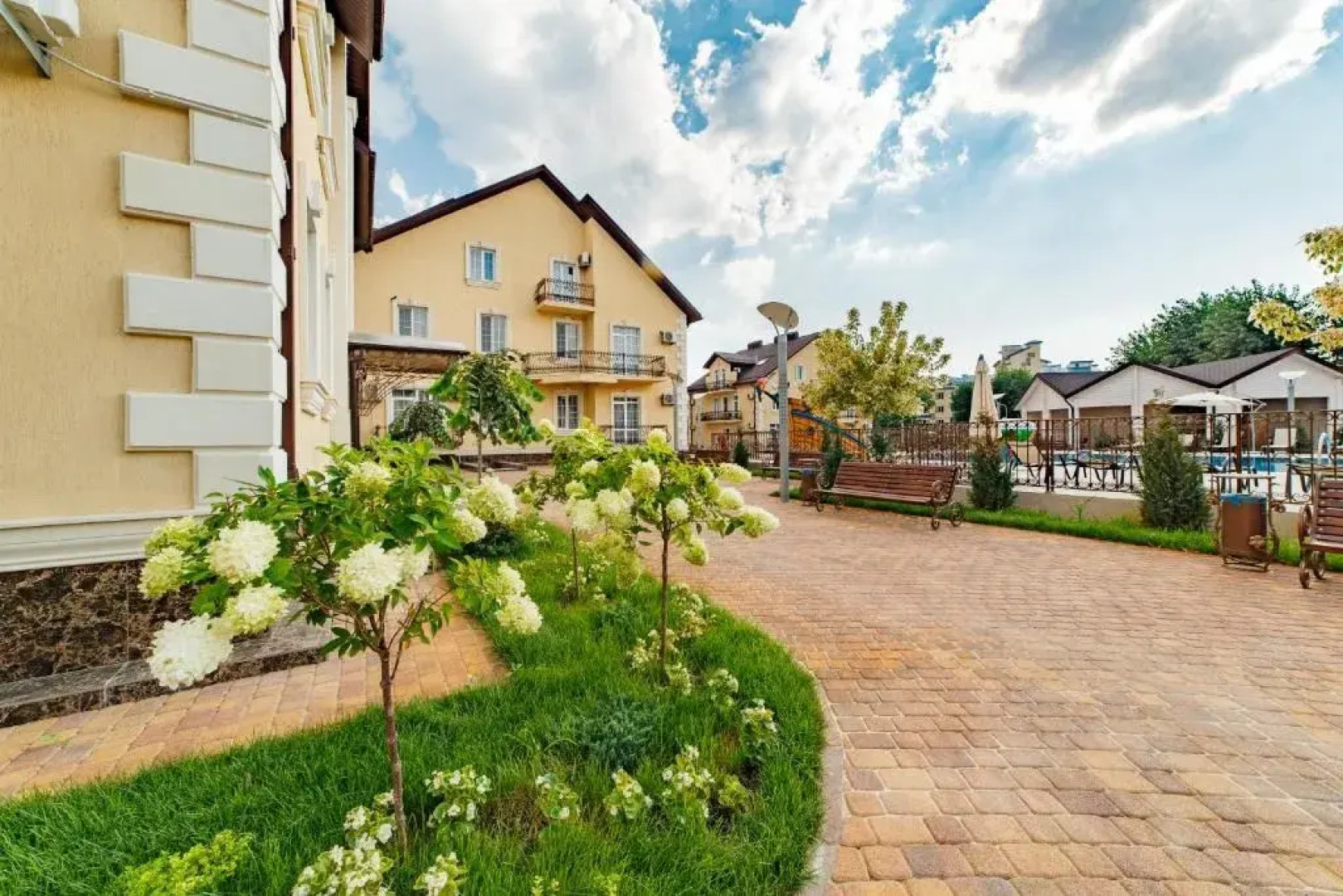 Курортный отель Дивный Мир Усадьба Шато  4****