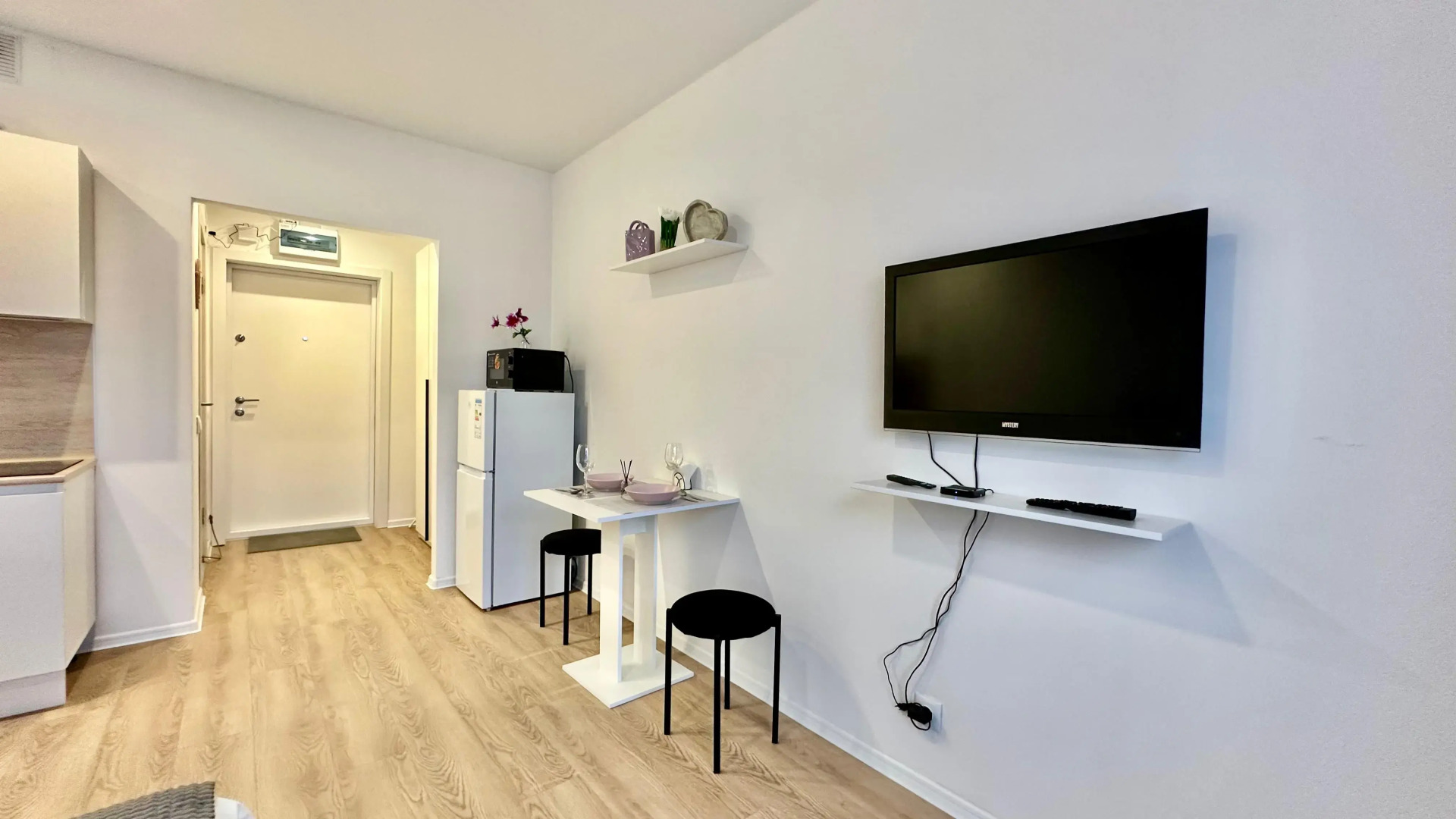 Апартаменты Истоман Студия вид на пруд