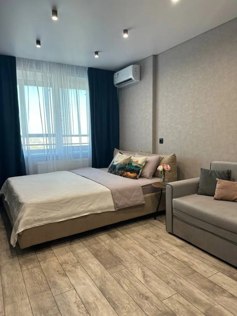 1-к. квартира на Базарной площади с видом на пруд, 30 м², 22 этаж