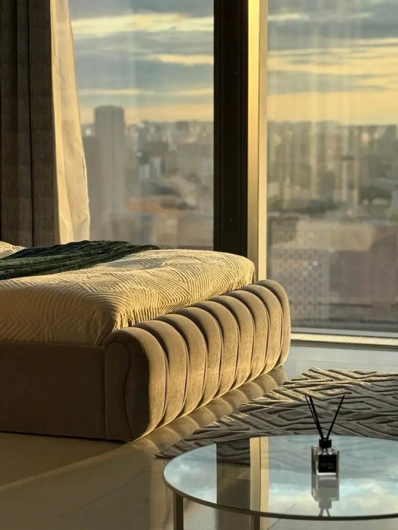 Апартаменты Sky City Moscow Уютная студия с подсветкой и Аэрохоккеем в Москва Сити! Закатная сторона!