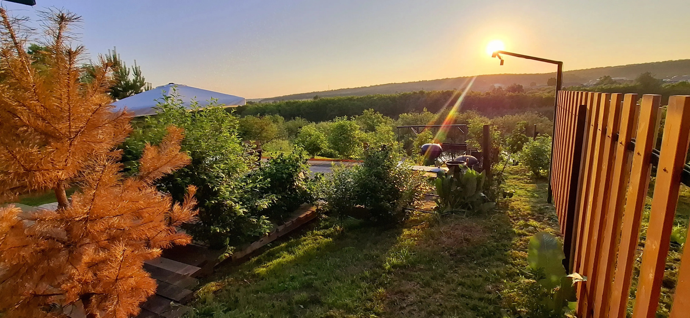 Гостевой Дом с кораблем на берегу реки