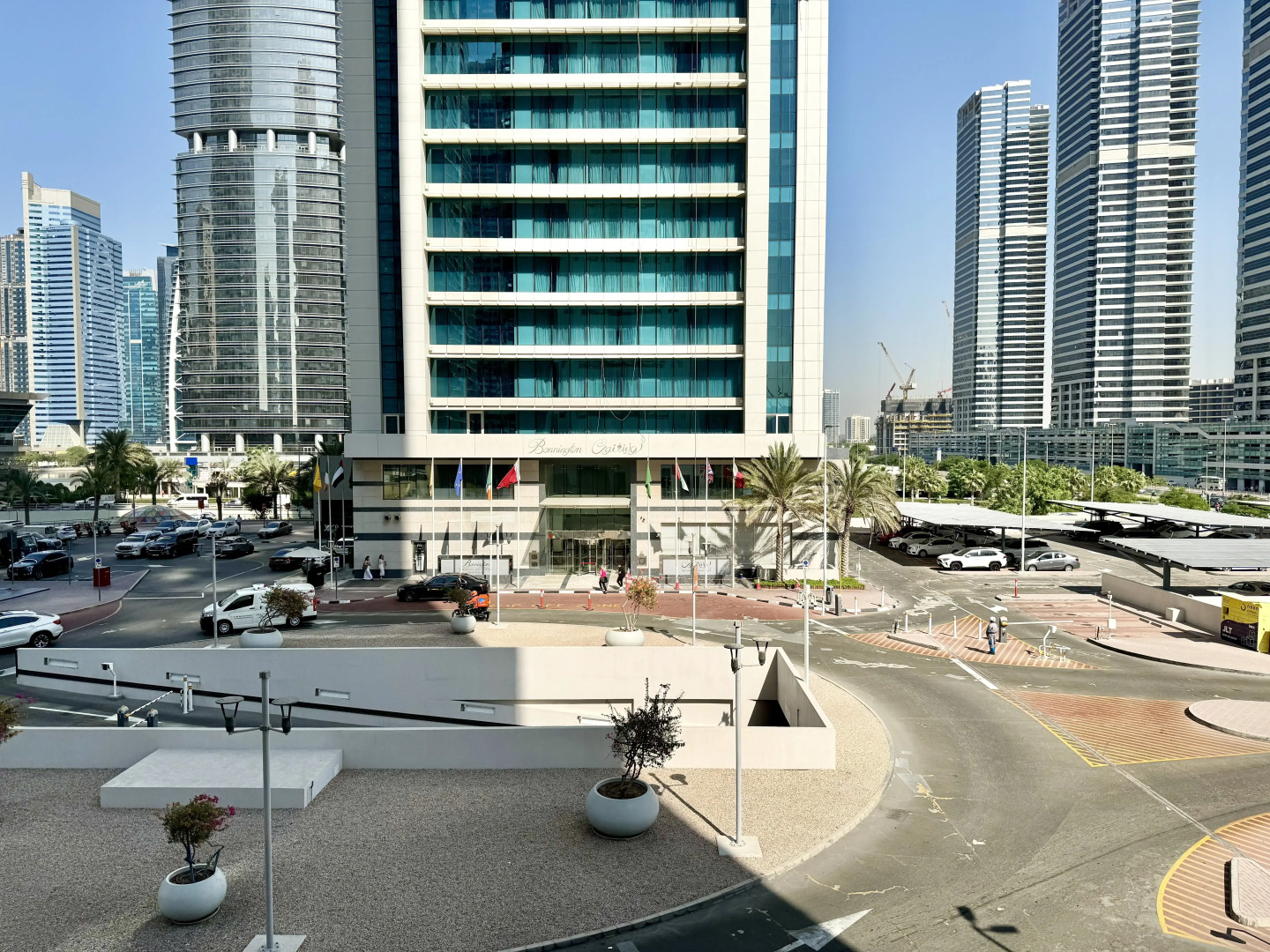 Апартаменты Cosmos Living Sleek and Stylish GCV2