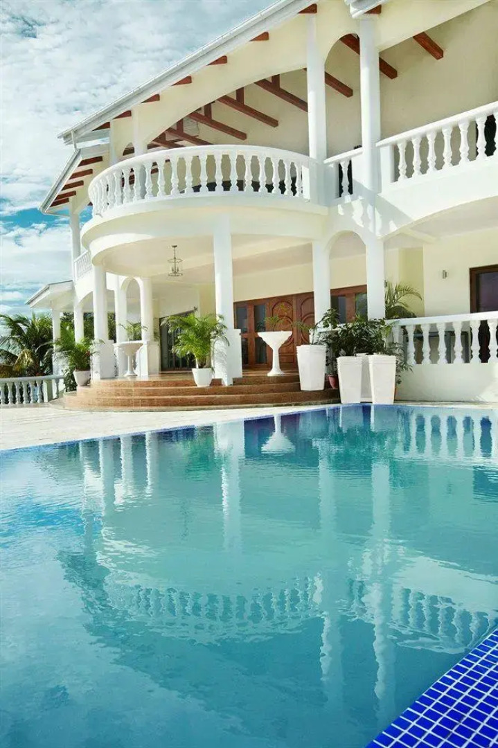 Вилла Petit Amour