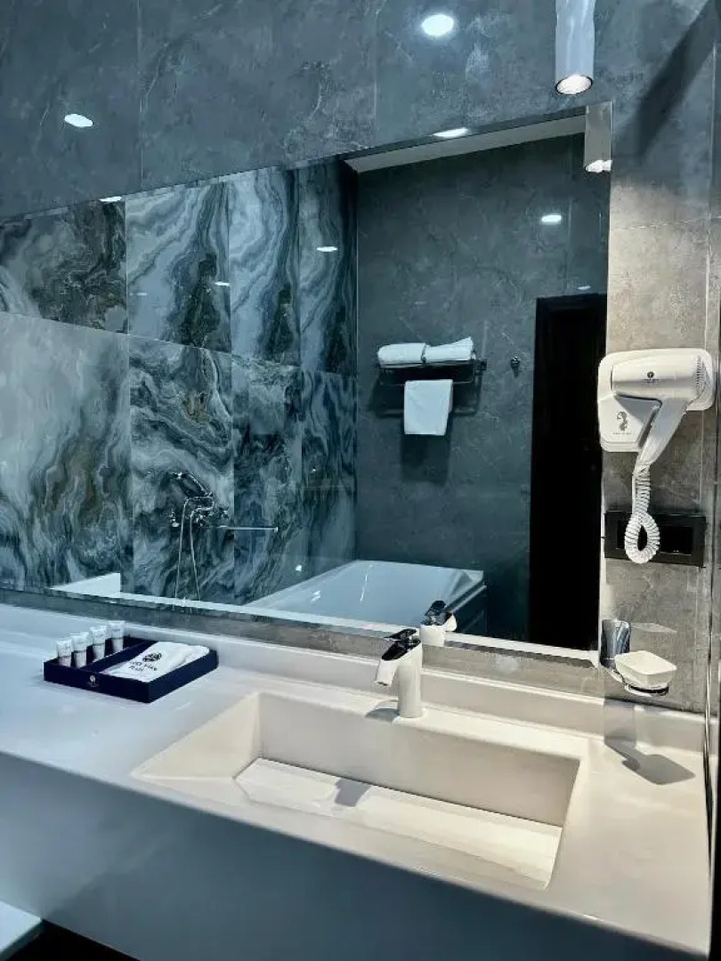 Отель Tauke Khan Plaza