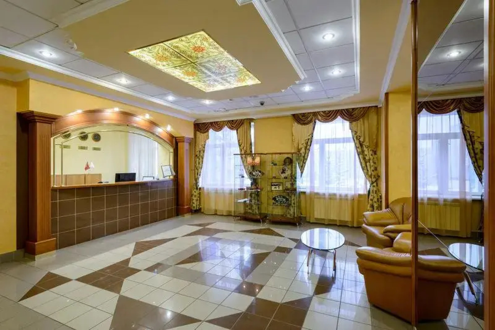 Азимут Отель Мирный