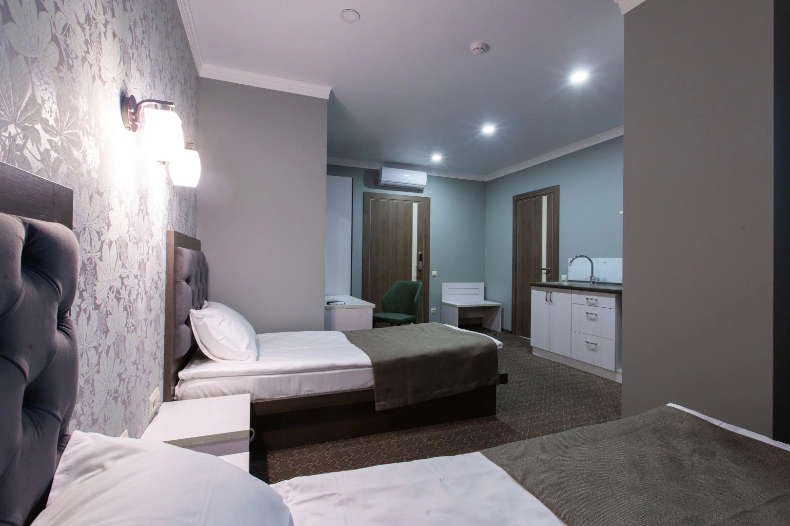 Отель Флора