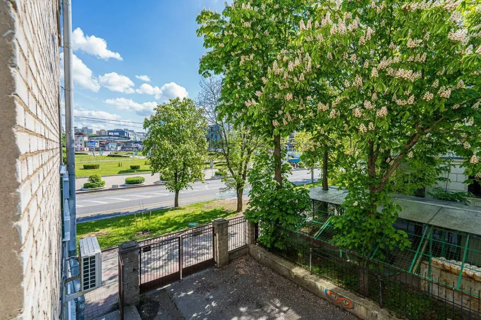 Квартира Чудесная студия рядом с Комаровским рынком