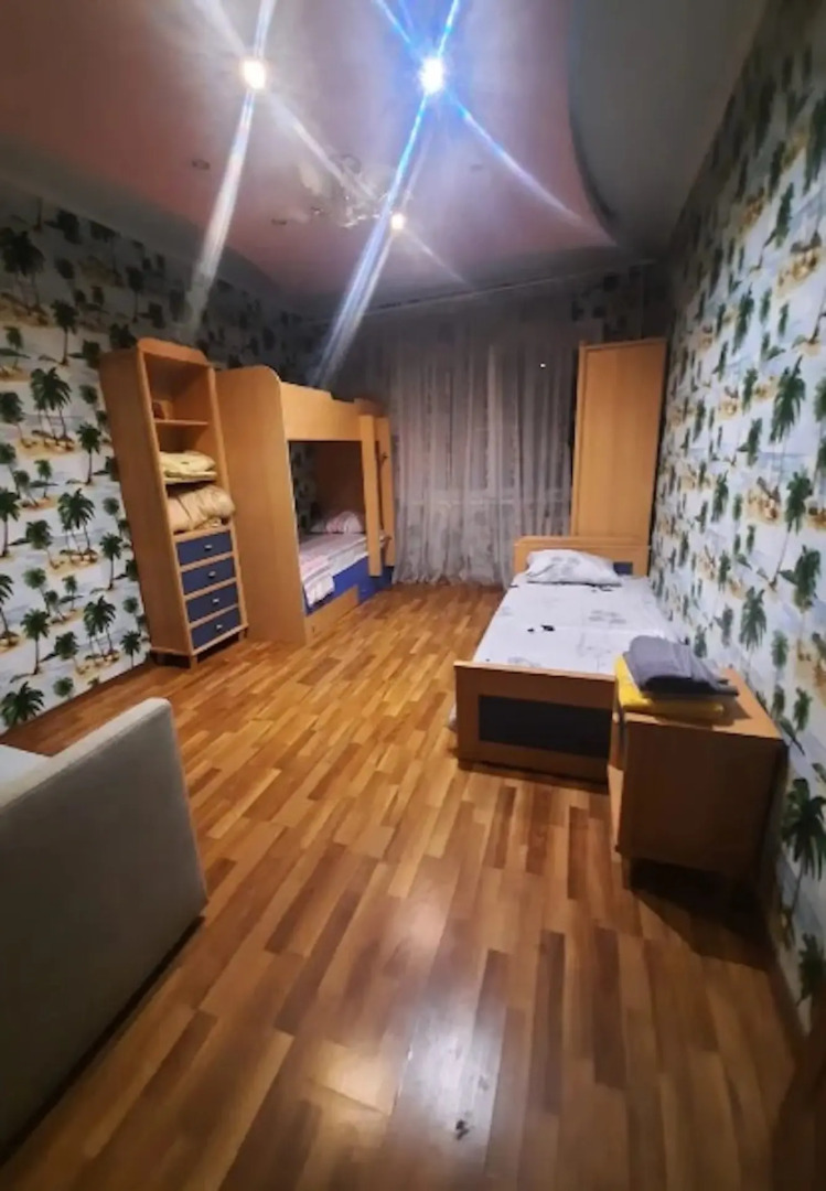 Квартира в Микрорайоне В-1 20