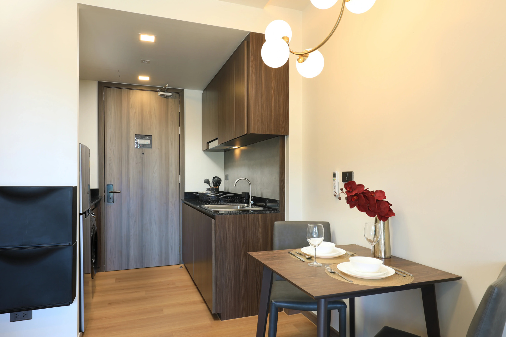 Апартаменты PRO-613 1 Спальня рядом с Пляжем Карон Стильный Интерьер и Балкон с видом на Море