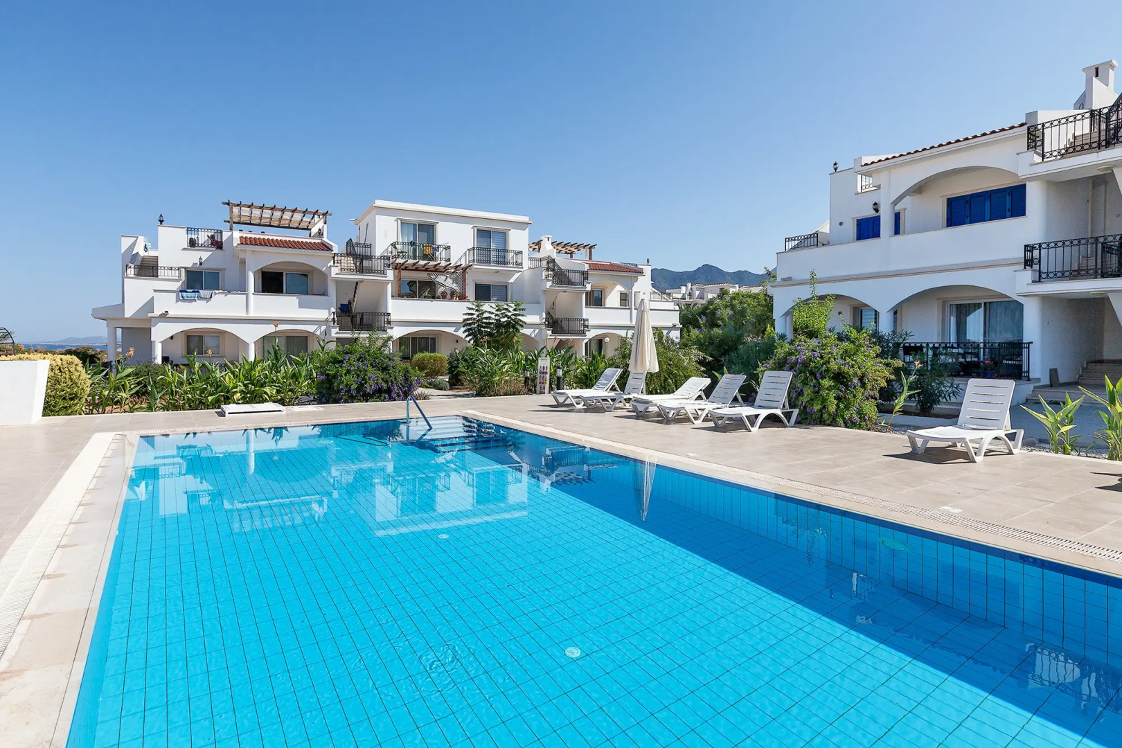 Отель Carrington Holidays