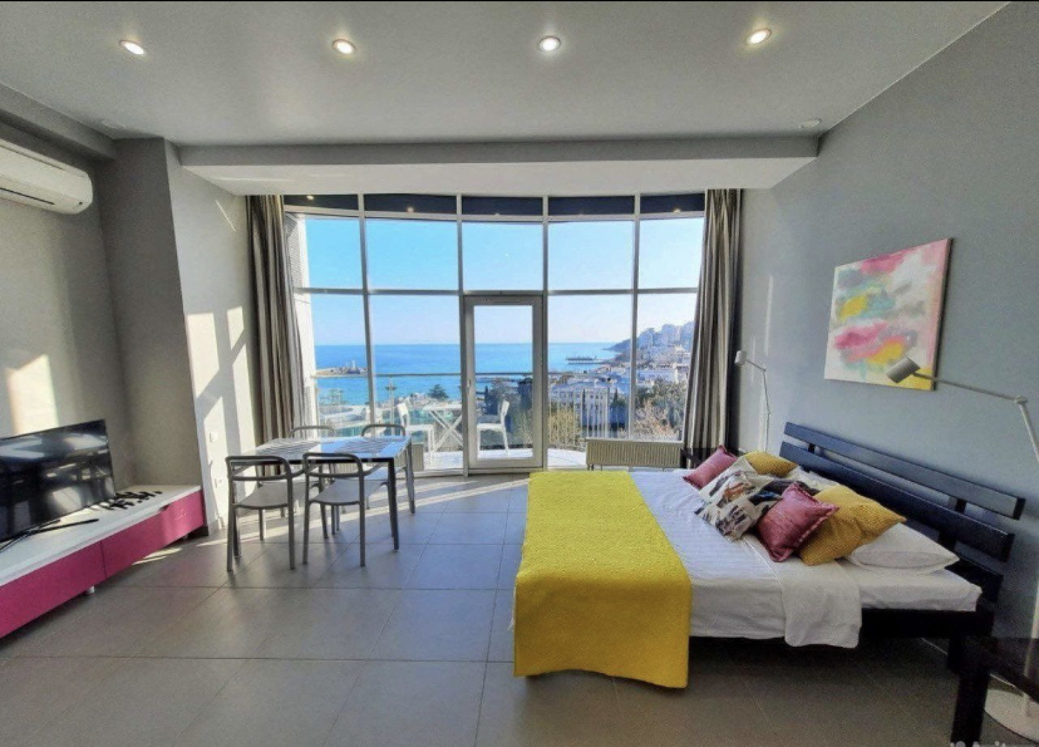 Апартаменты на Набережной Ялты с Видом на Море