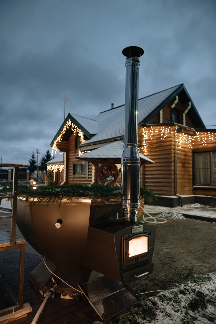 Частный дом на берегу реки