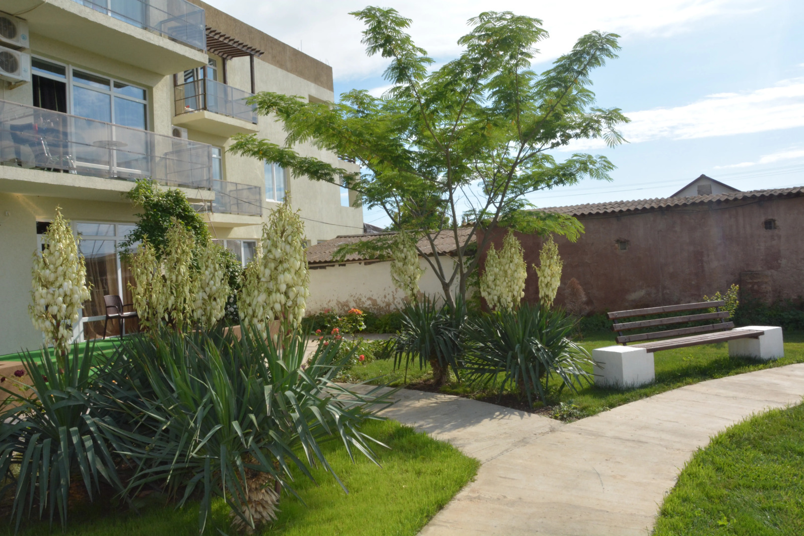 Dacha Leo Guest House