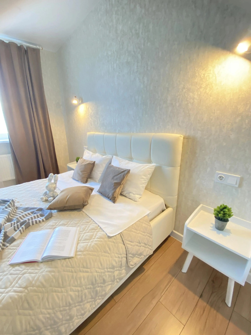 Апартаменты 1-комн квартира 41 кв.м. В ЦЕНТРЕ ул. Полежаева д.92