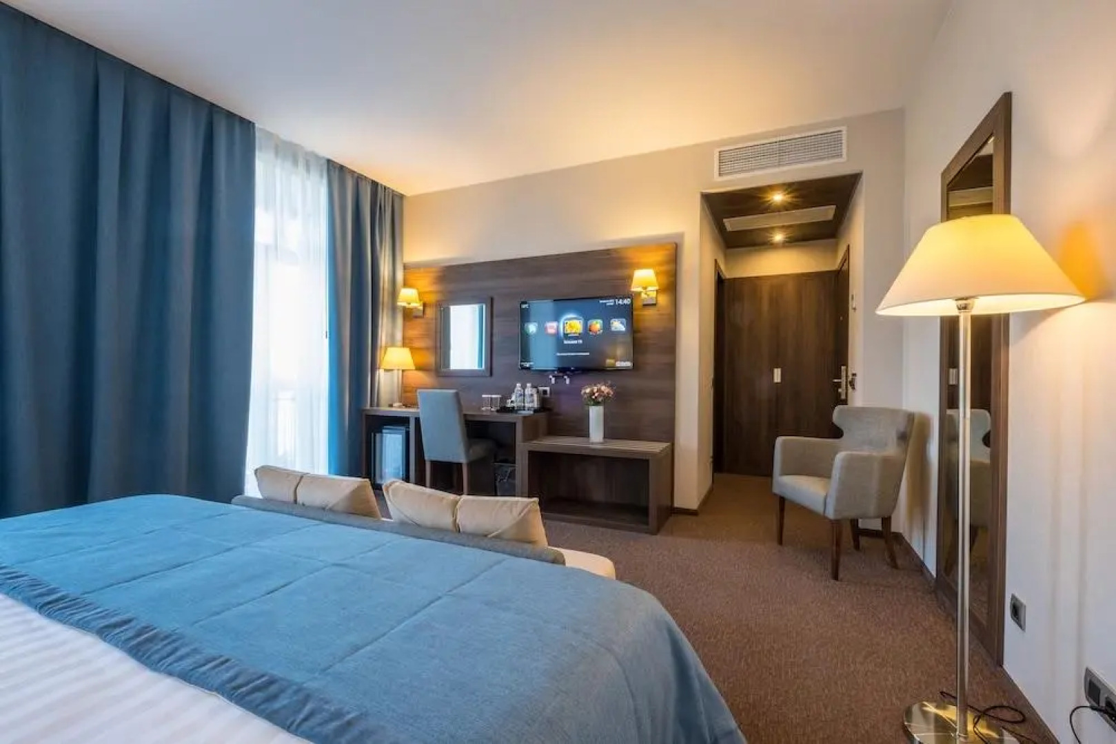 Отель Томь Ривер Плаза